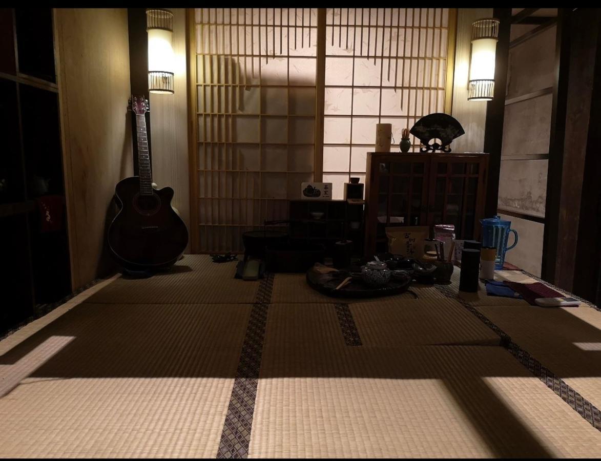 台甕茶室青年旅館 Tai-Wong Tatami Room Hostel ไถหนาน ภายนอก รูปภาพ