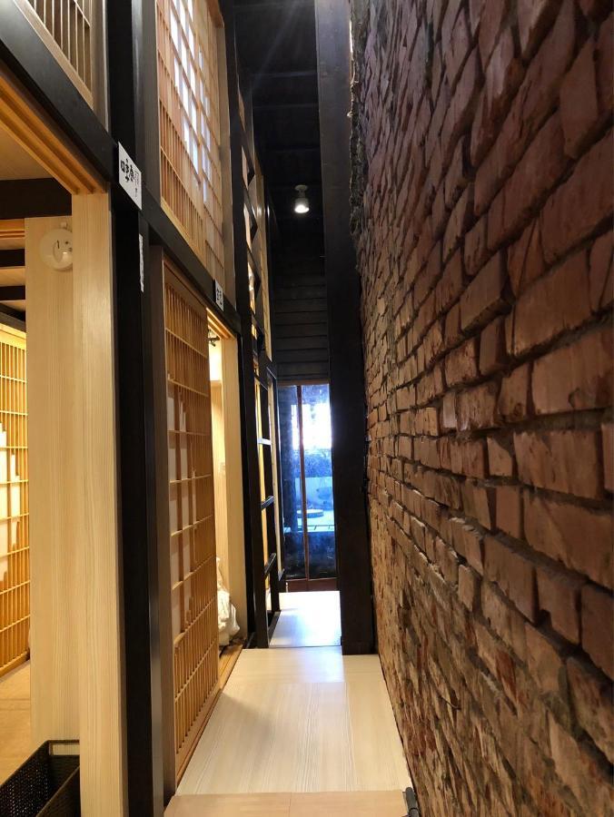 台甕茶室青年旅館 Tai-Wong Tatami Room Hostel ไถหนาน ภายนอก รูปภาพ