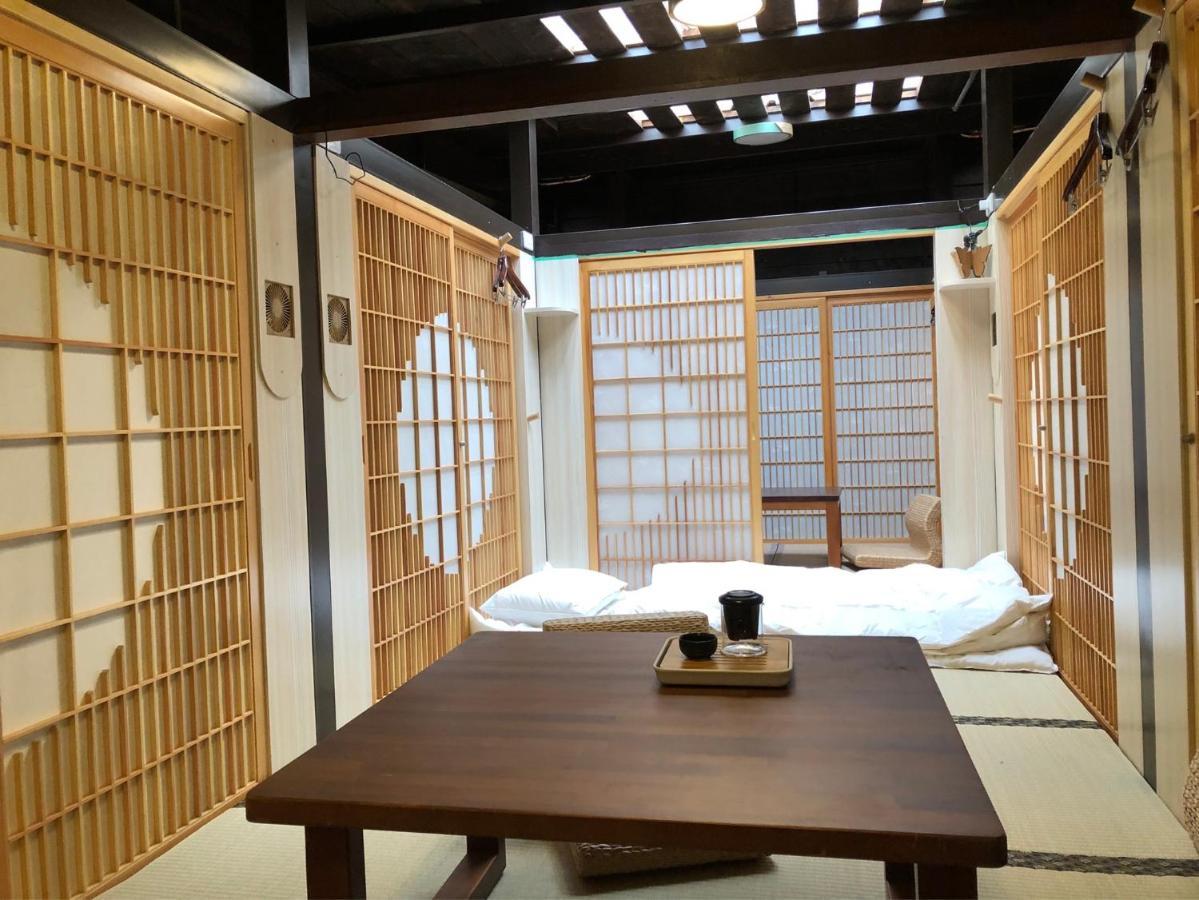 台甕茶室青年旅館 Tai-Wong Tatami Room Hostel ไถหนาน ภายนอก รูปภาพ