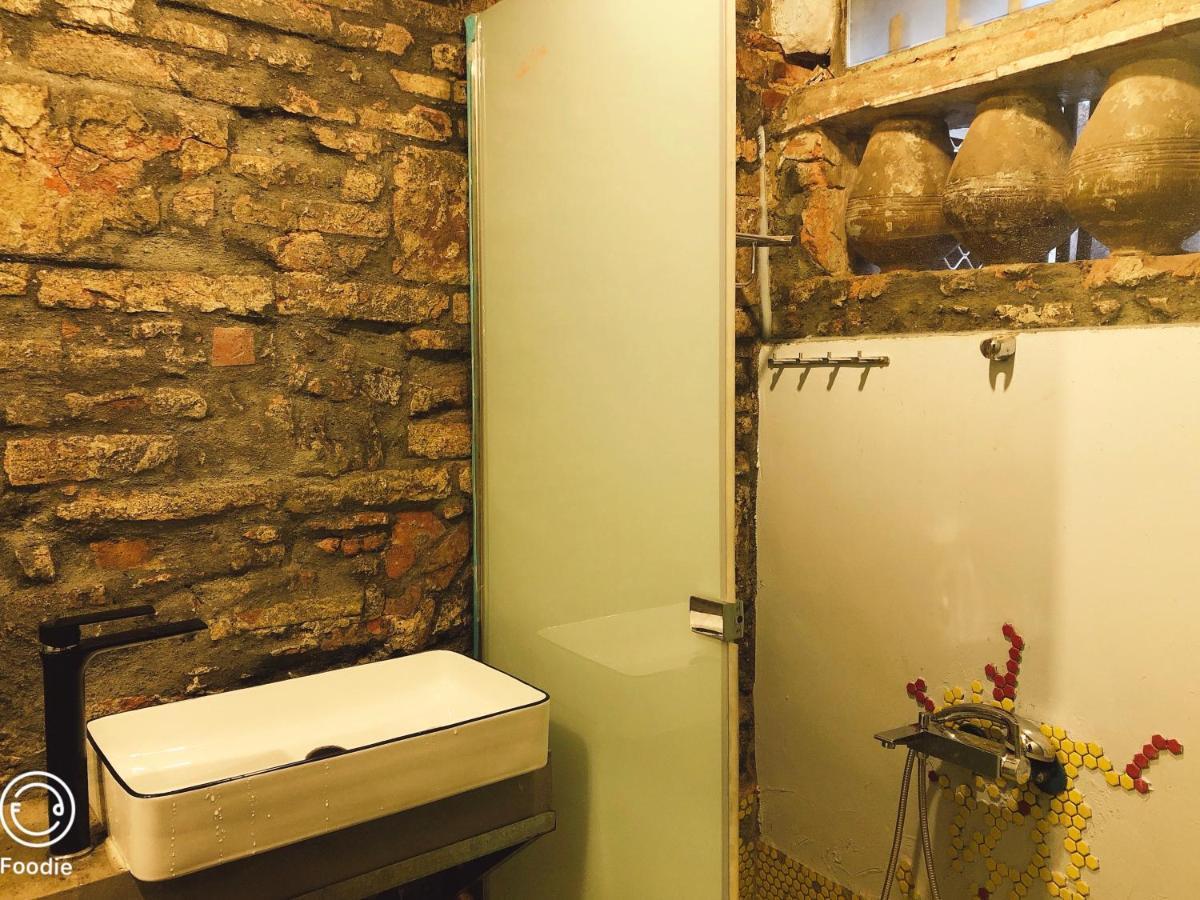 台甕茶室青年旅館 Tai-Wong Tatami Room Hostel ไถหนาน ภายนอก รูปภาพ