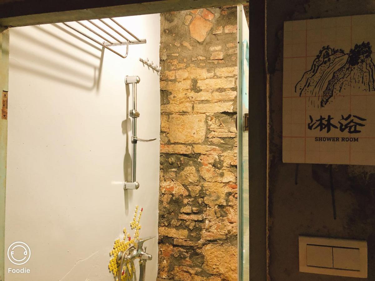 台甕茶室青年旅館 Tai-Wong Tatami Room Hostel ไถหนาน ภายนอก รูปภาพ
